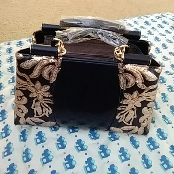 Purse - Picture 2 of 7